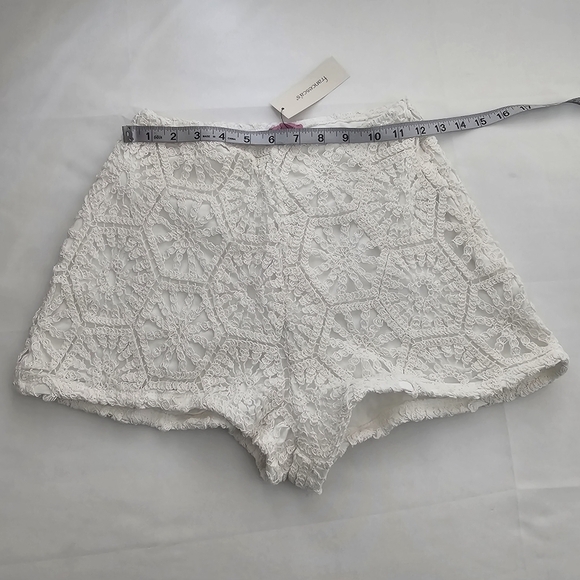 Francesca’s Nora White Crochet High Waist Shorts Size Xtra Small - Picture 9 of 12